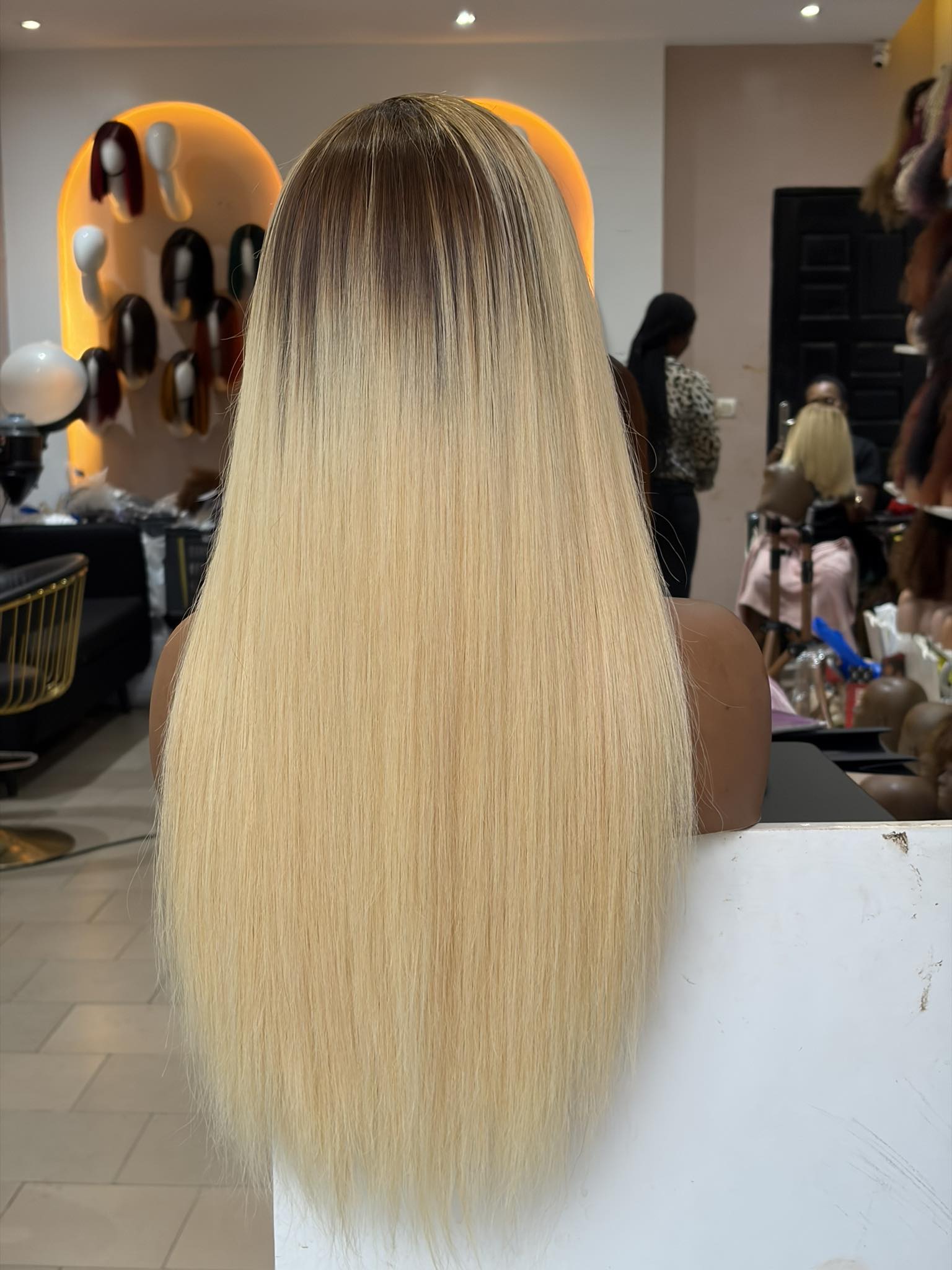 Tissage Brésilien Ombré Dark Root Blonde 24" — 2